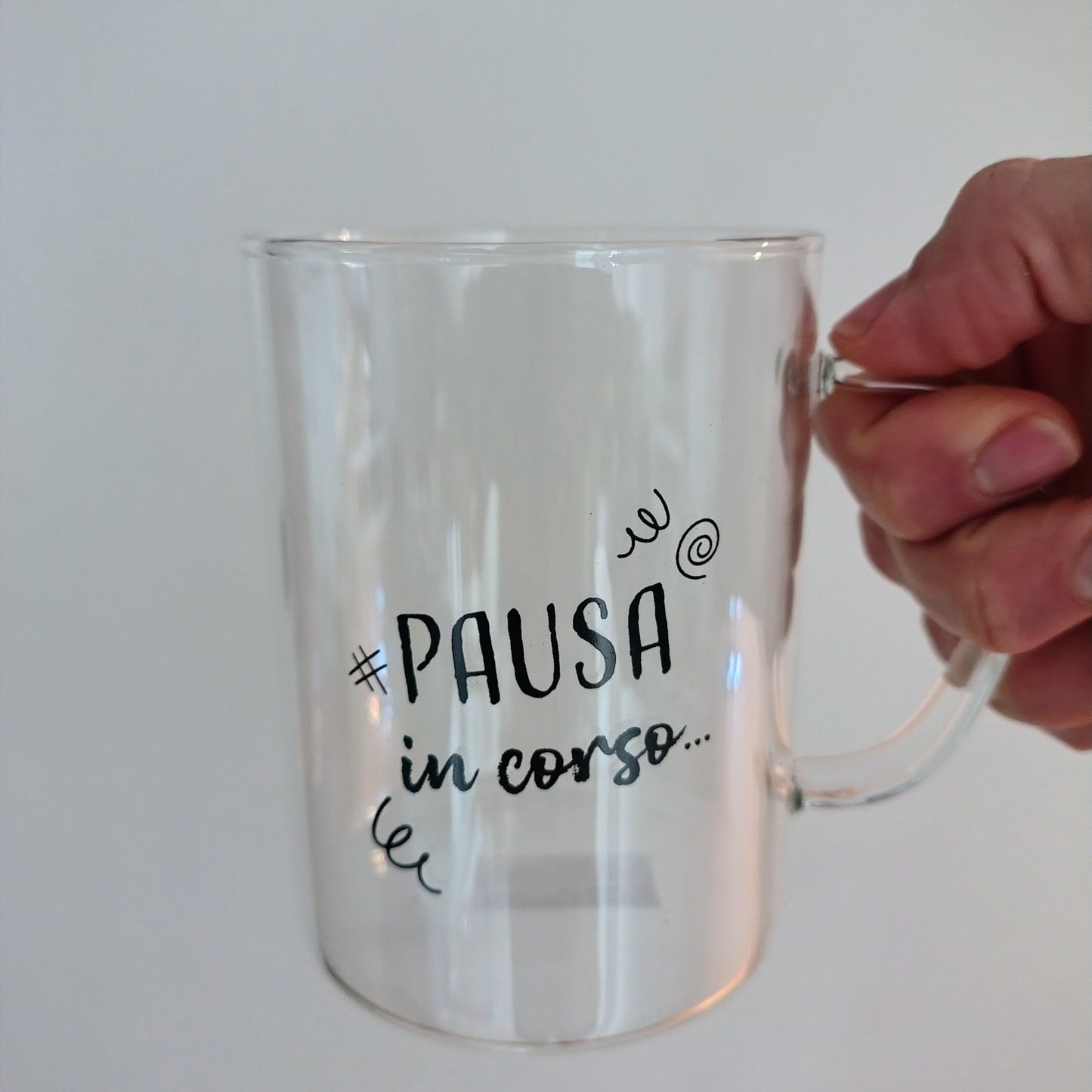 Tazza in vetro con scritte