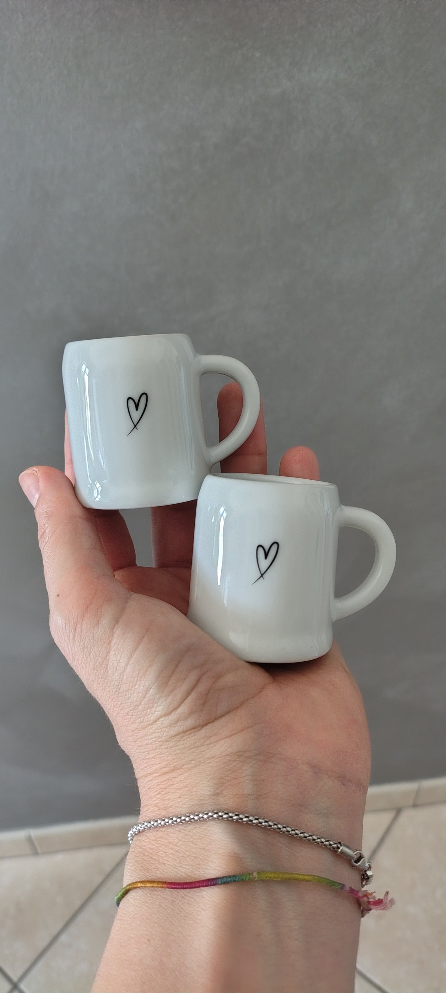 Tazzina da caffè con cuore nero