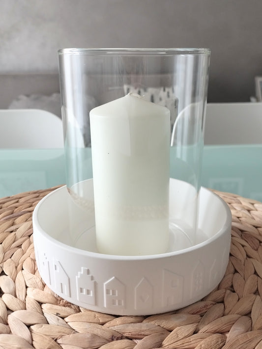 Ciotola con casette intagliate