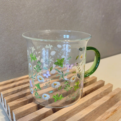 Tazze in vetro con stampo floreale