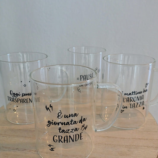 Tazza in vetro con scritte