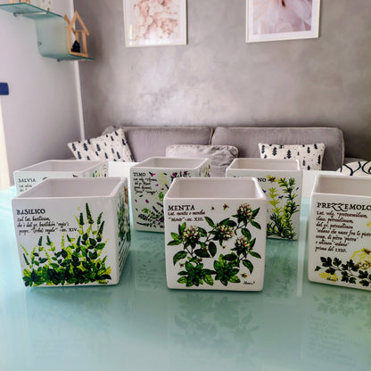 Vaso in ceramica con decori e scritte erbe aromatiche